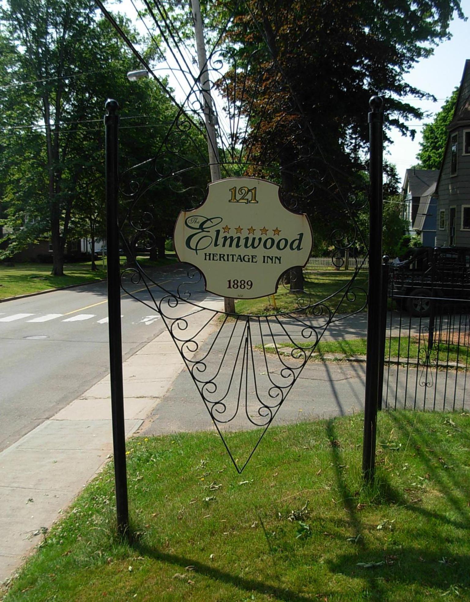 Elmwood Heritage Inn ชาร์ลอตต์ทาวน์ ภายนอก รูปภาพ